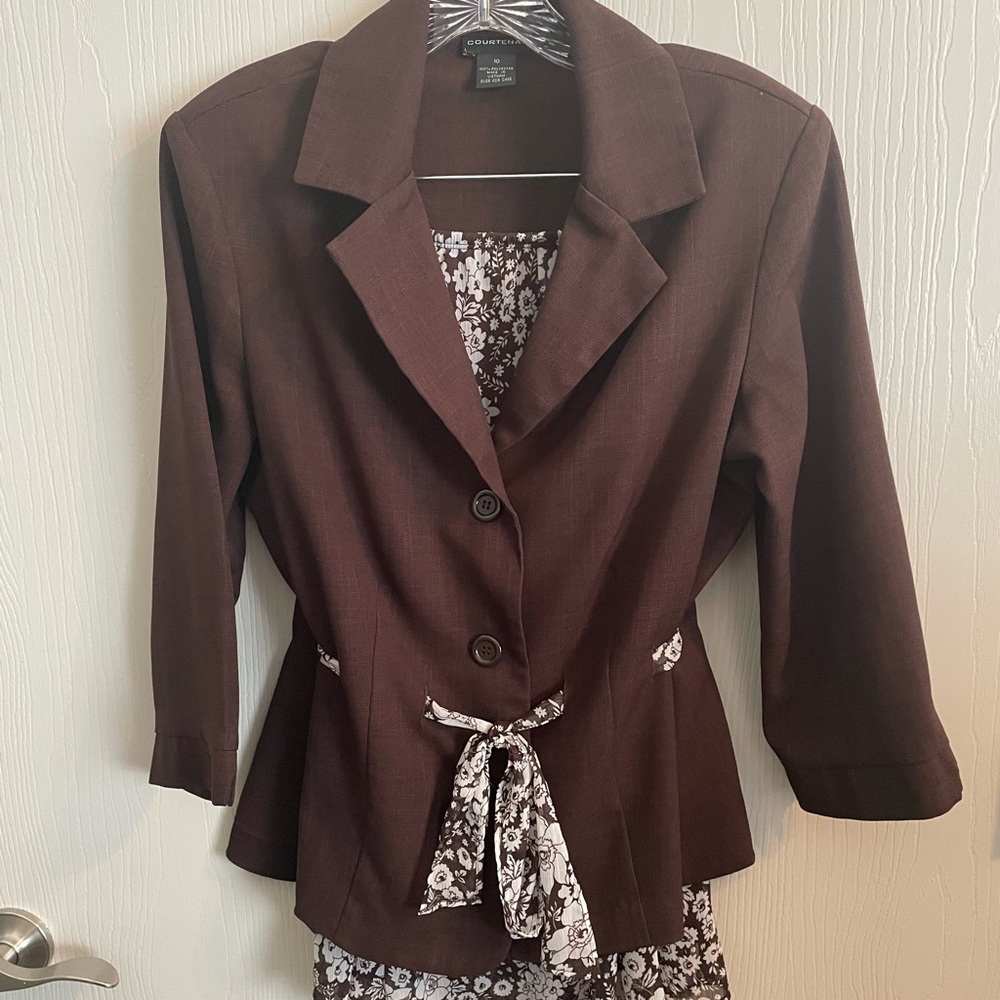 Courtenay 2pc skirt set with belt.